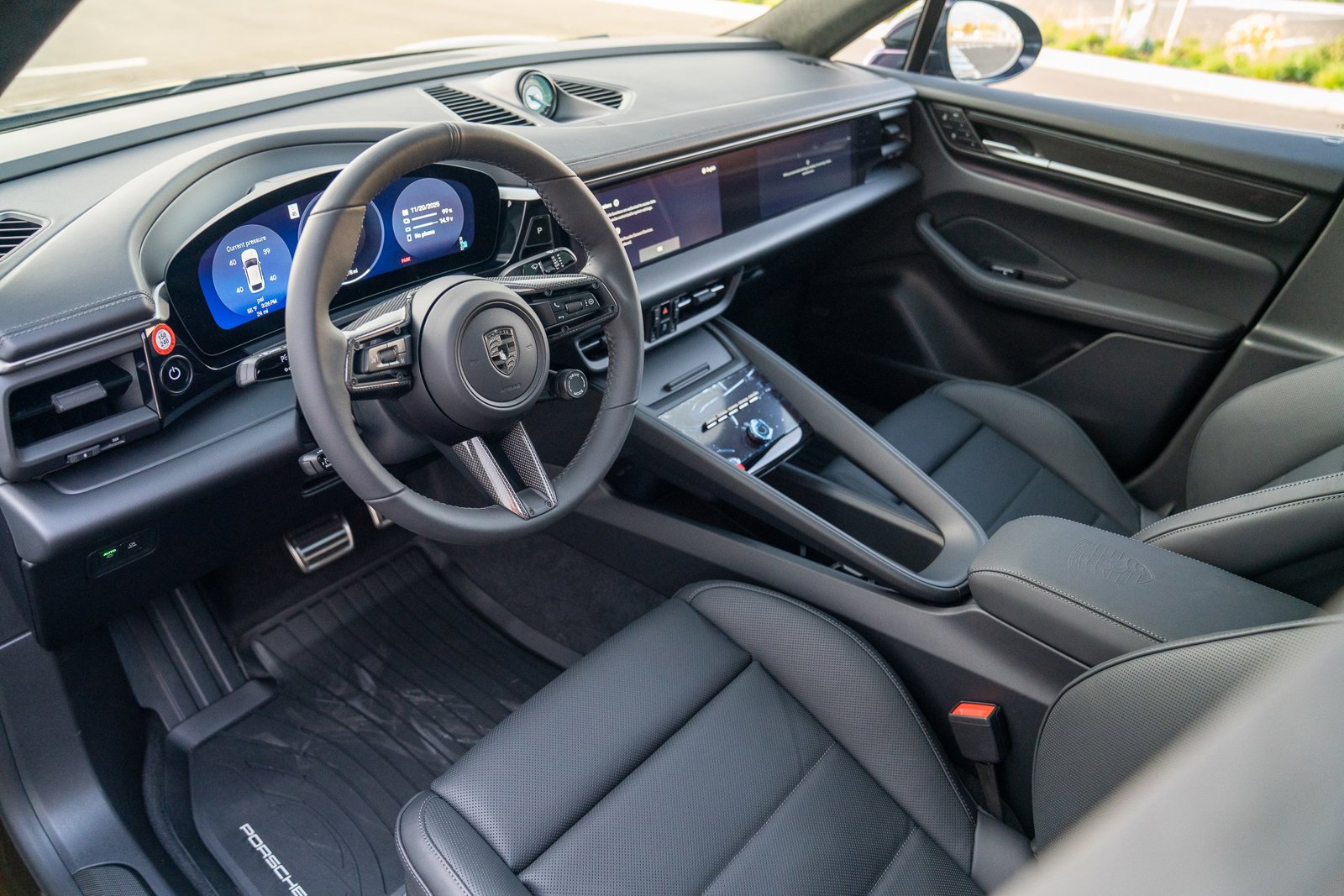 2025 Porsche Macan Electric Turbo photo 4