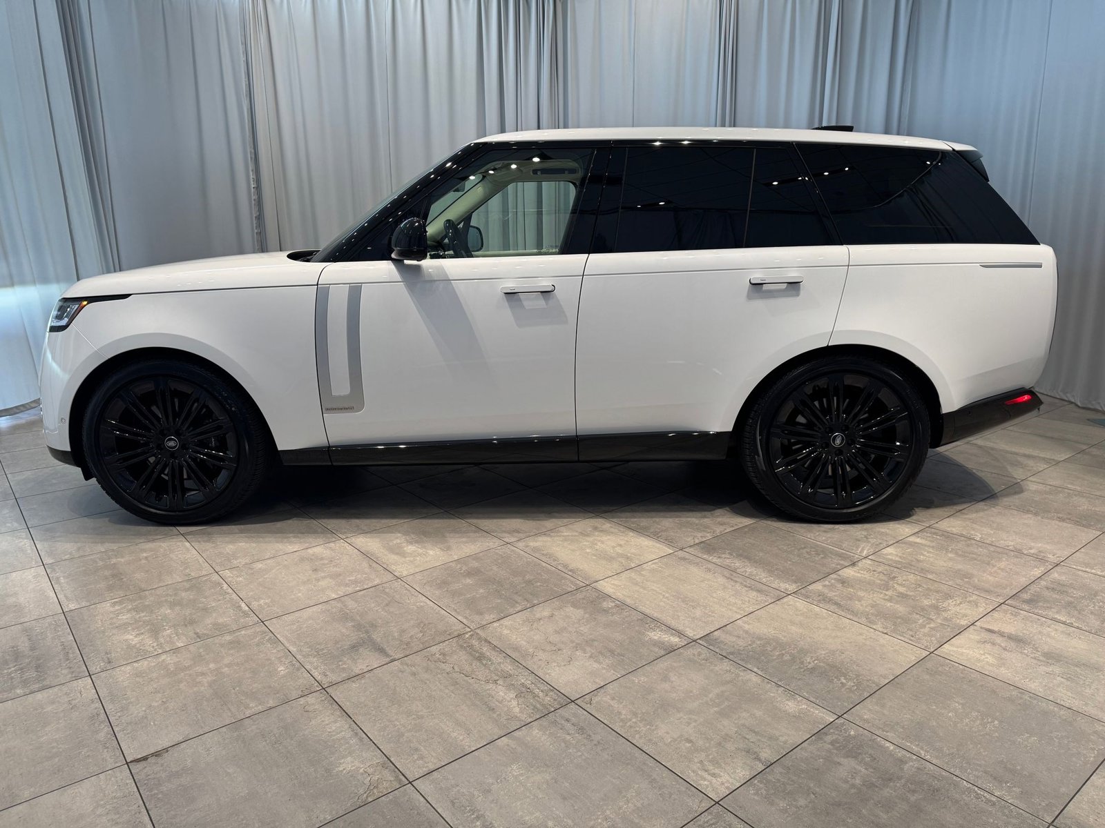 2024 Land Rover Range Rover Autobiography photo 2