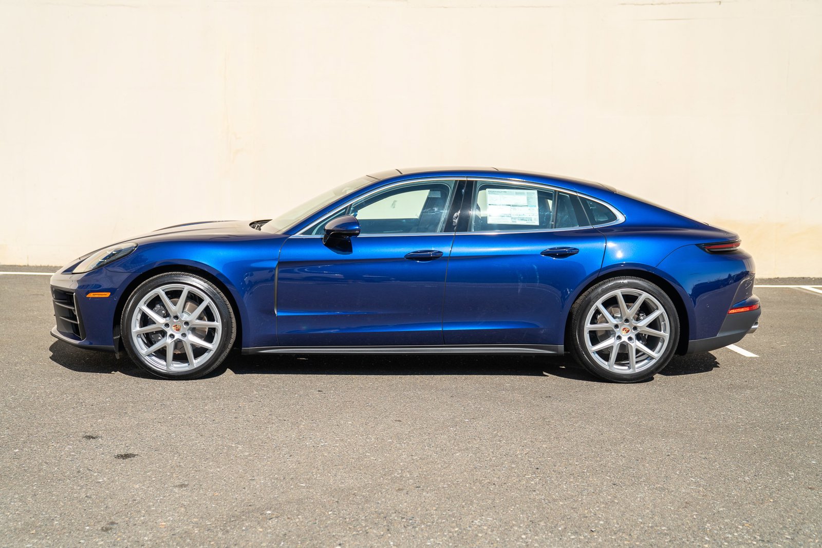 2025 Porsche Panamera 4 photo 2