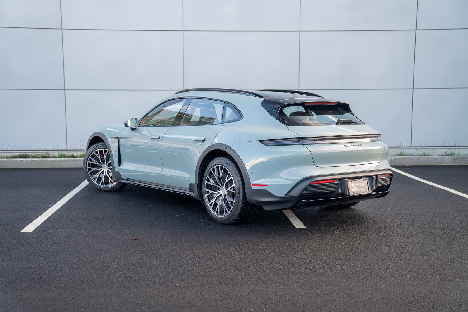 2025 Porsche Taycan Cross Turismo 4S photo 3