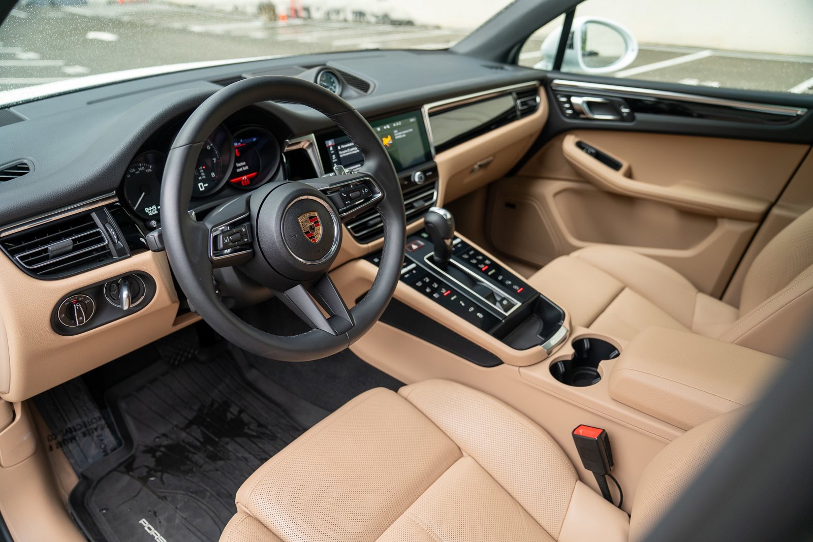 2025 Porsche Macan S photo 3