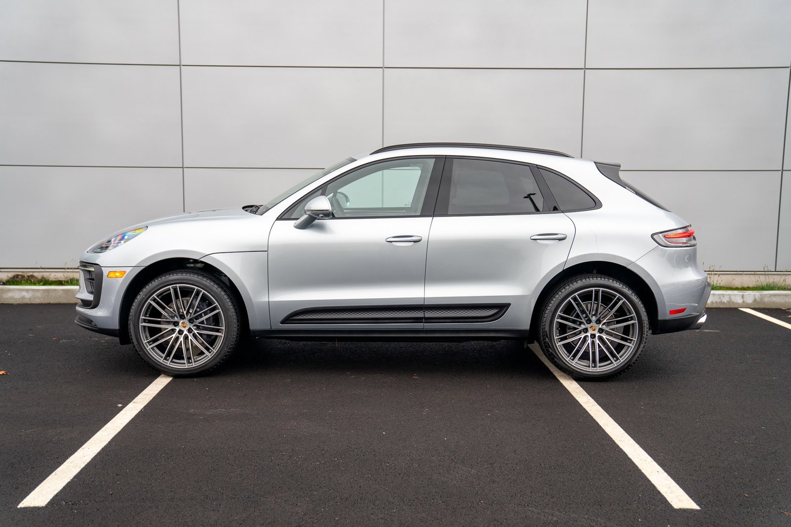 2026 Porsche Macan T photo 2