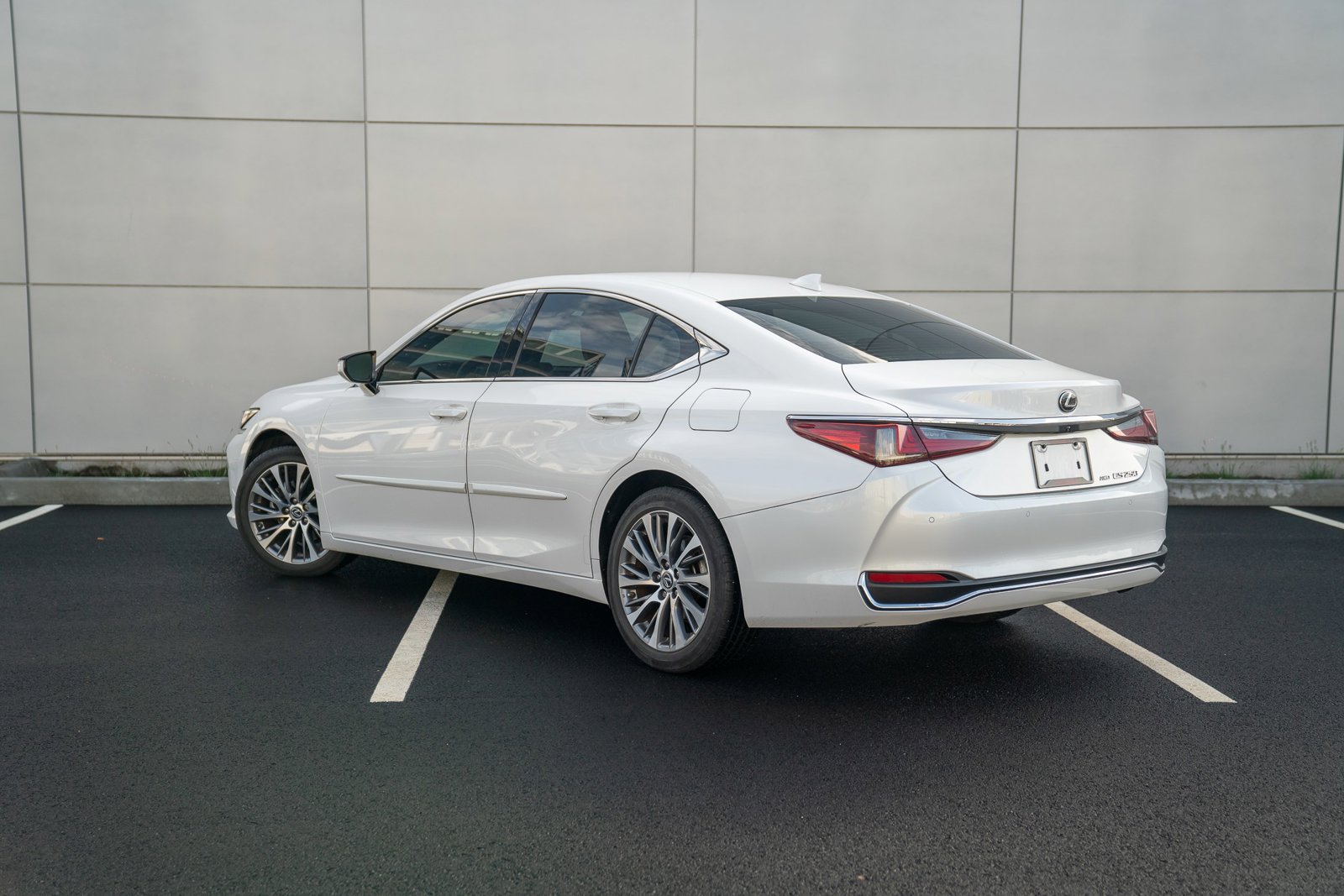 2021 Lexus ES 250 photo 3