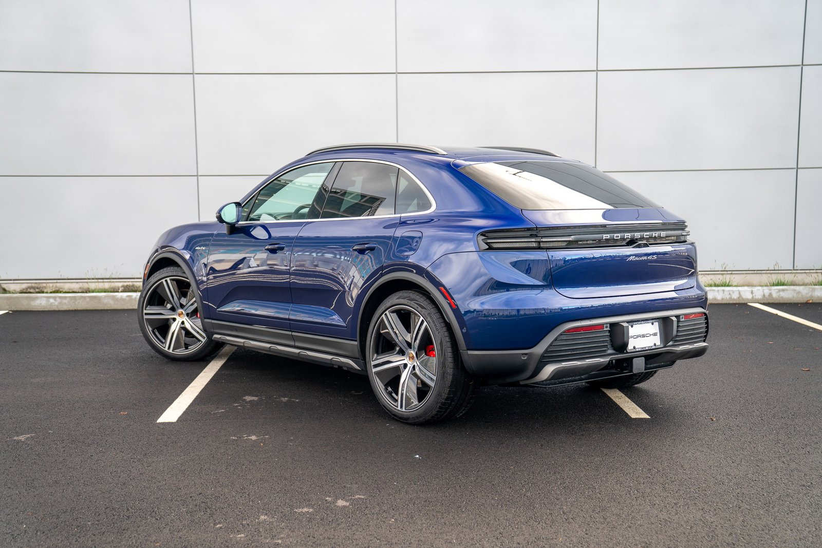 2025 Porsche Macan Electric photo 3