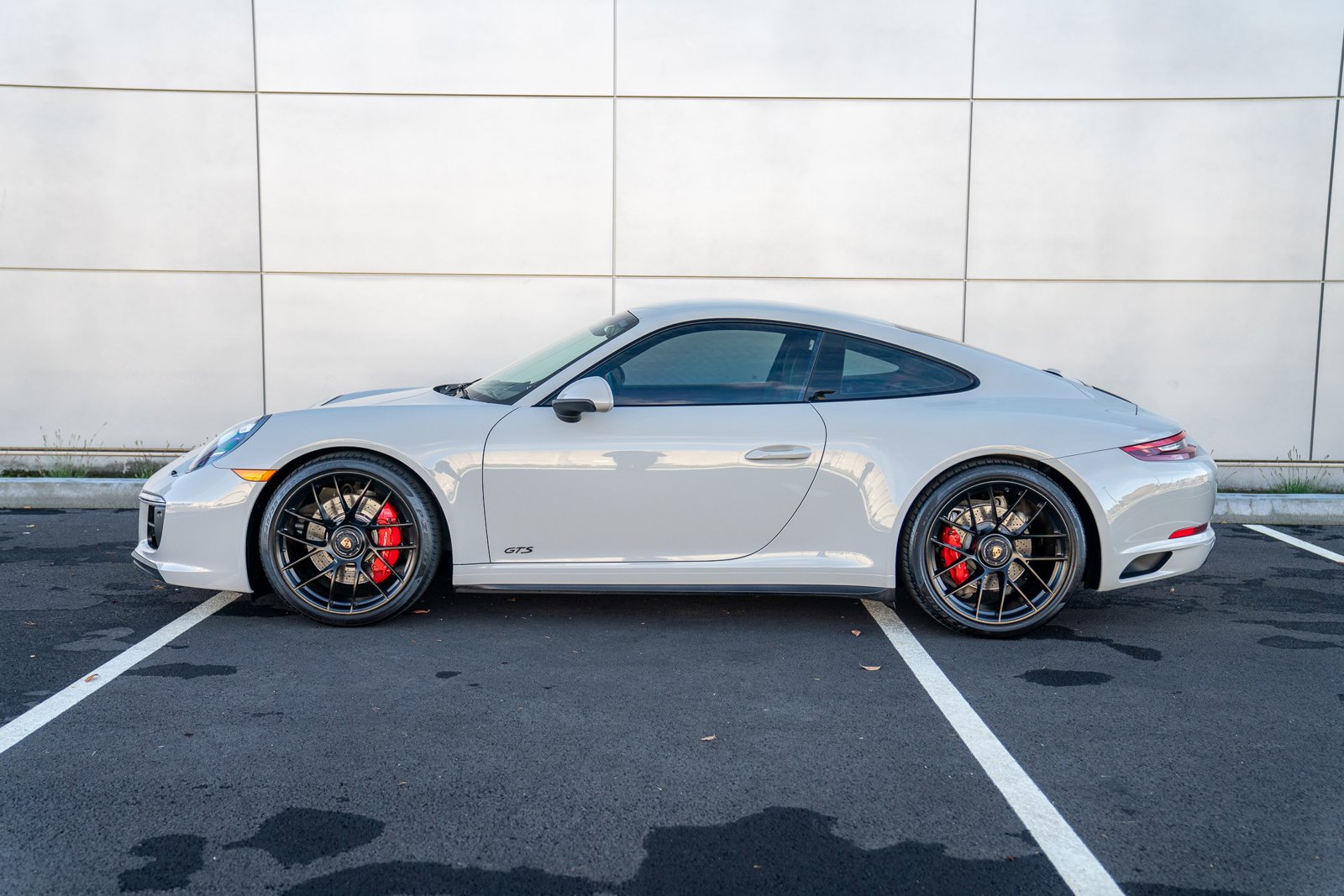 2018 Porsche 911 GTS photo 2