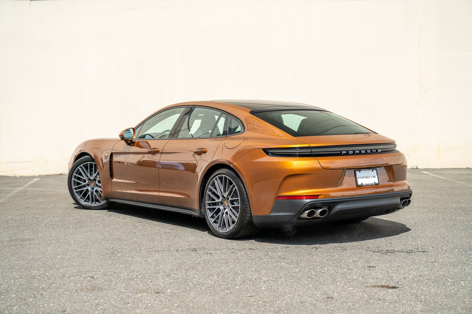 2025 Porsche Panamera E-Hybrid 4 photo 3