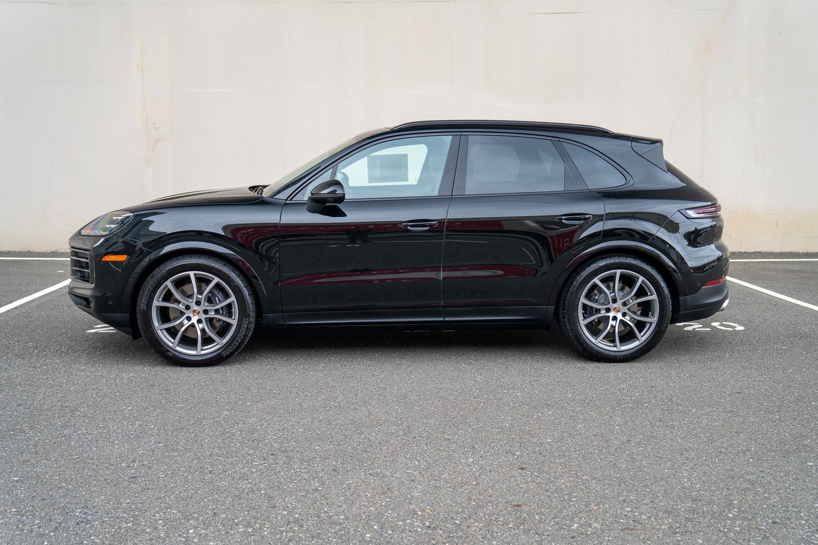 2026 Porsche Cayenne photo 2