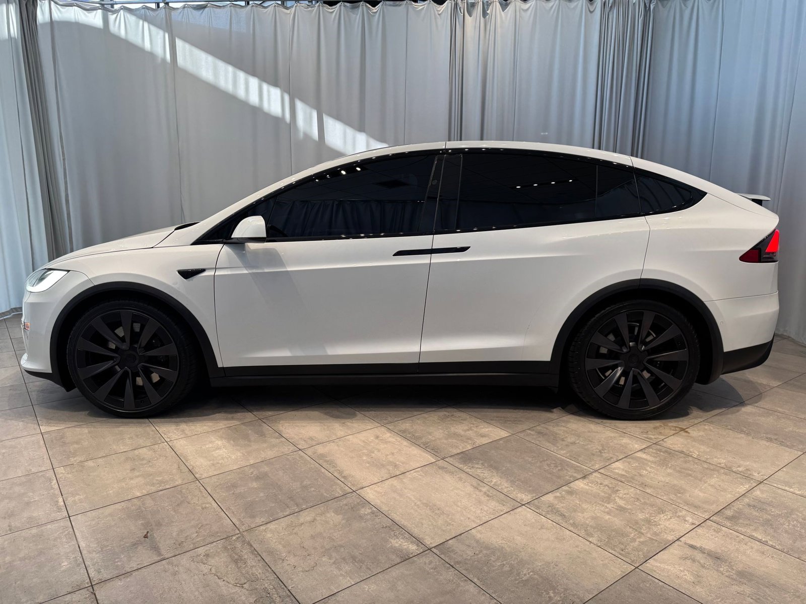 Used 2022 Tesla Model X Long Range with VIN 7SAXCBE51NF330098 for sale in Bellevue, WA