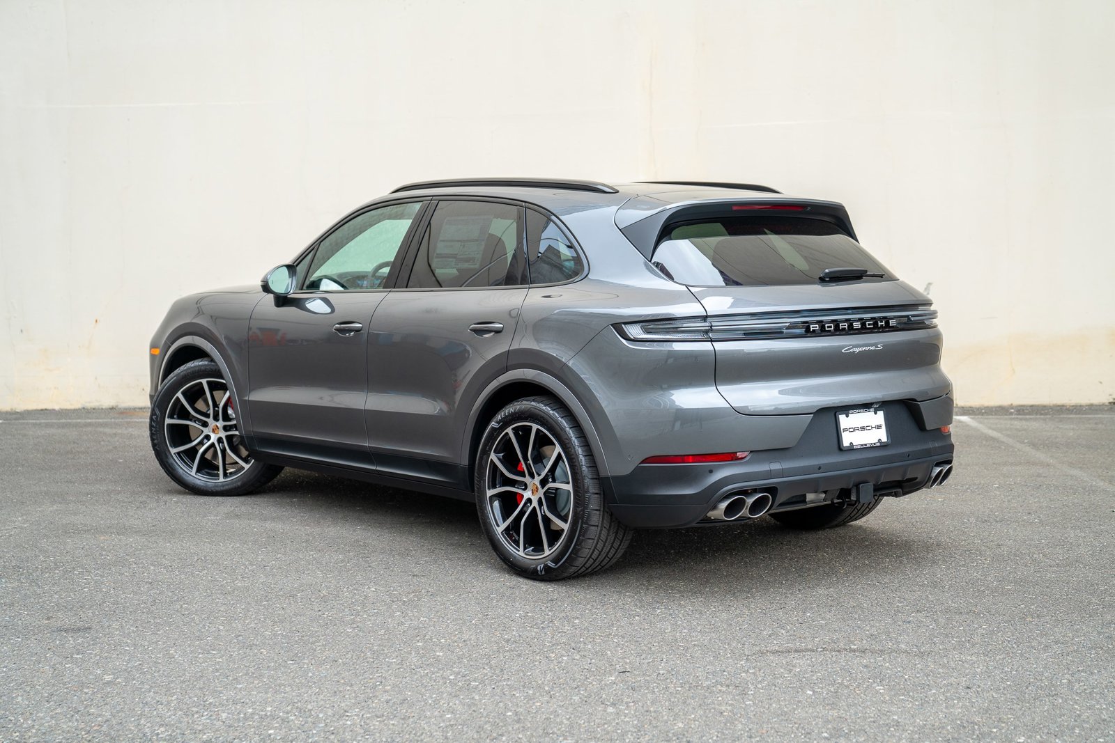 2025 Porsche Cayenne S photo 3