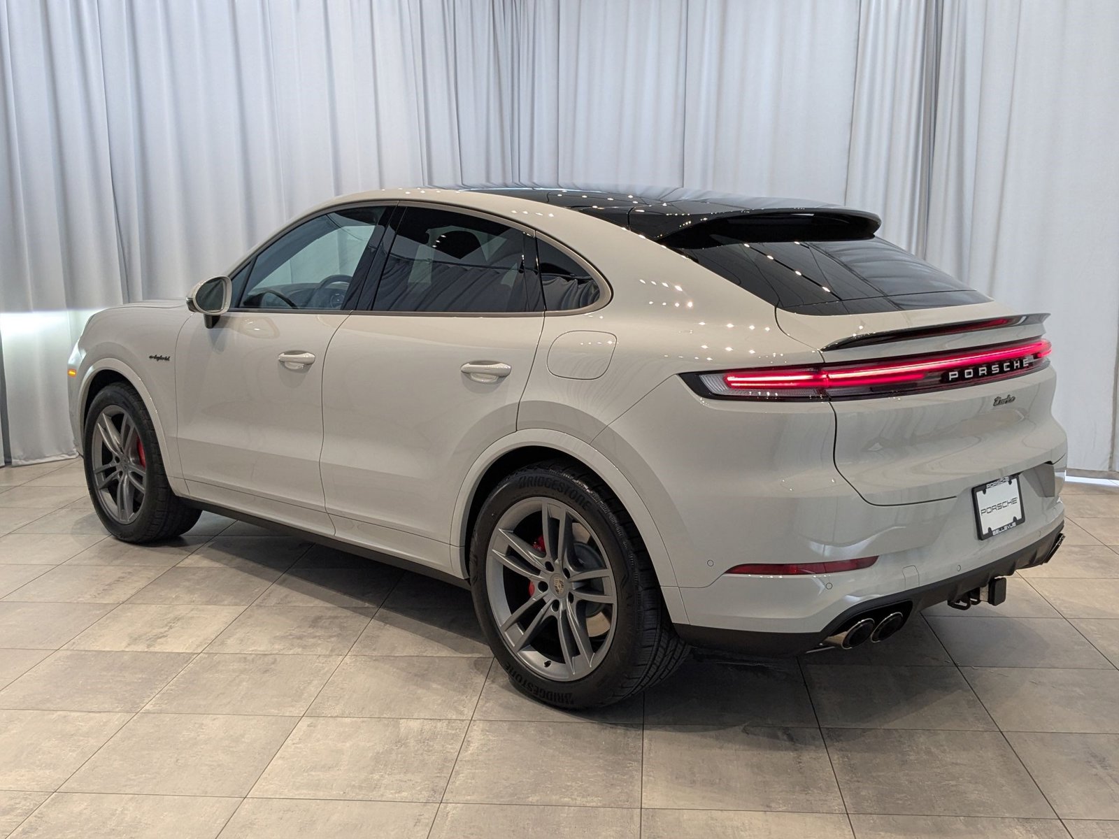 2025 Porsche Cayenne E-Hybrid Coupe Turbo photo 3
