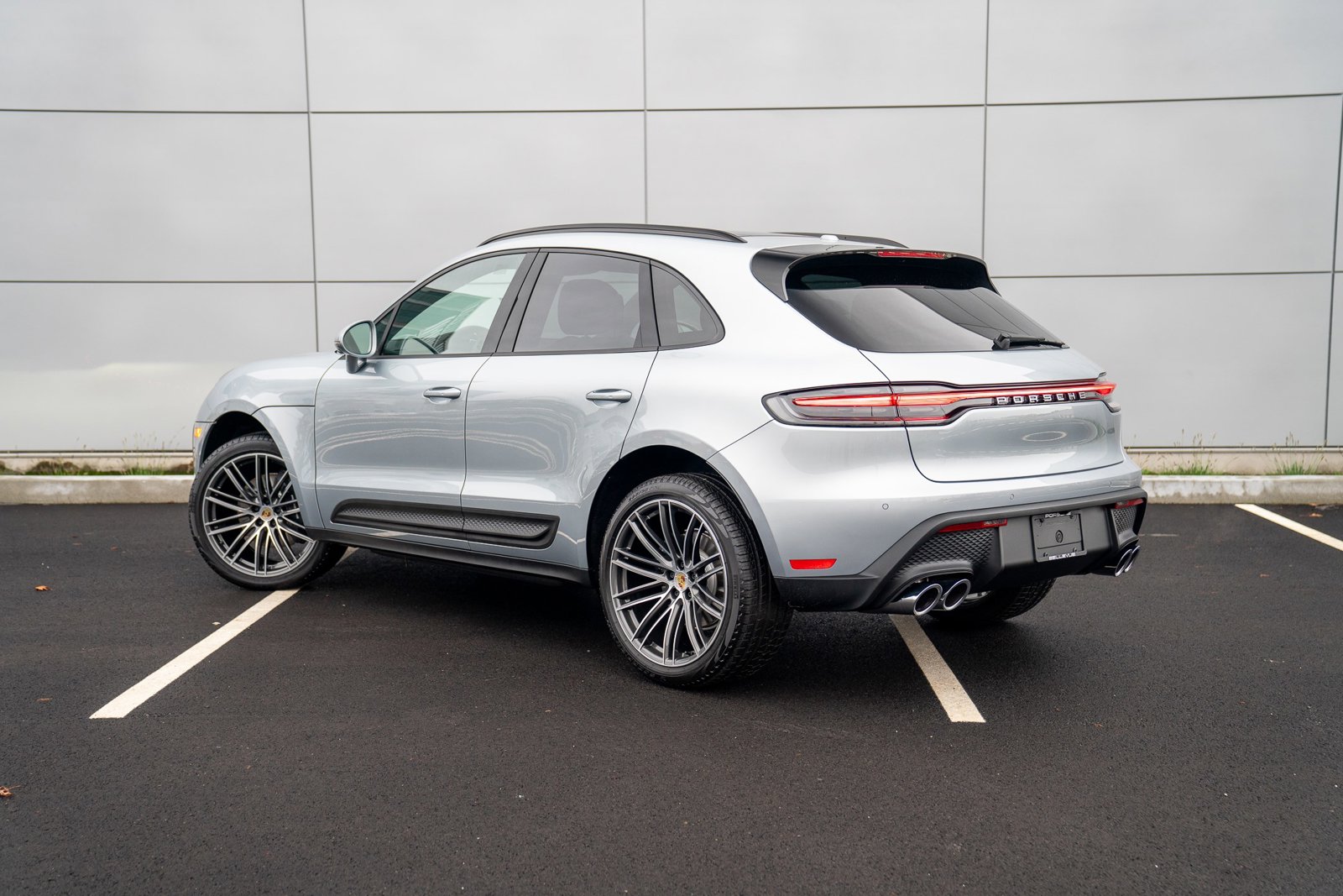 2026 Porsche Macan T photo 3