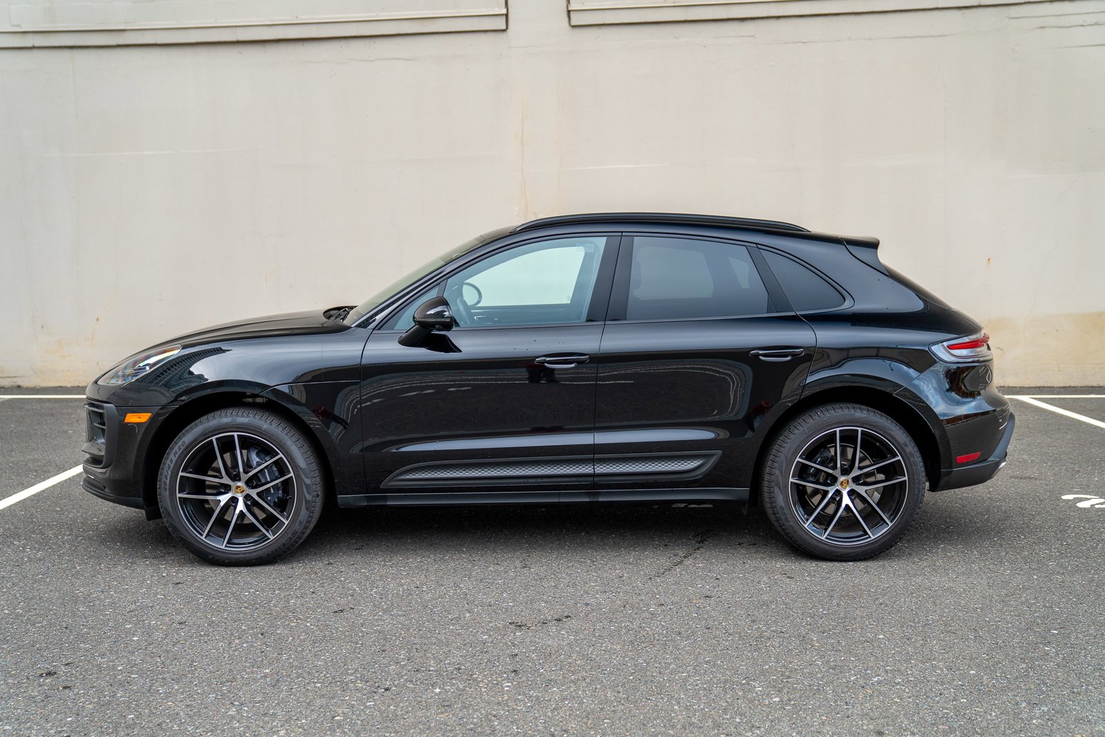 2025 Porsche Macan S photo 2