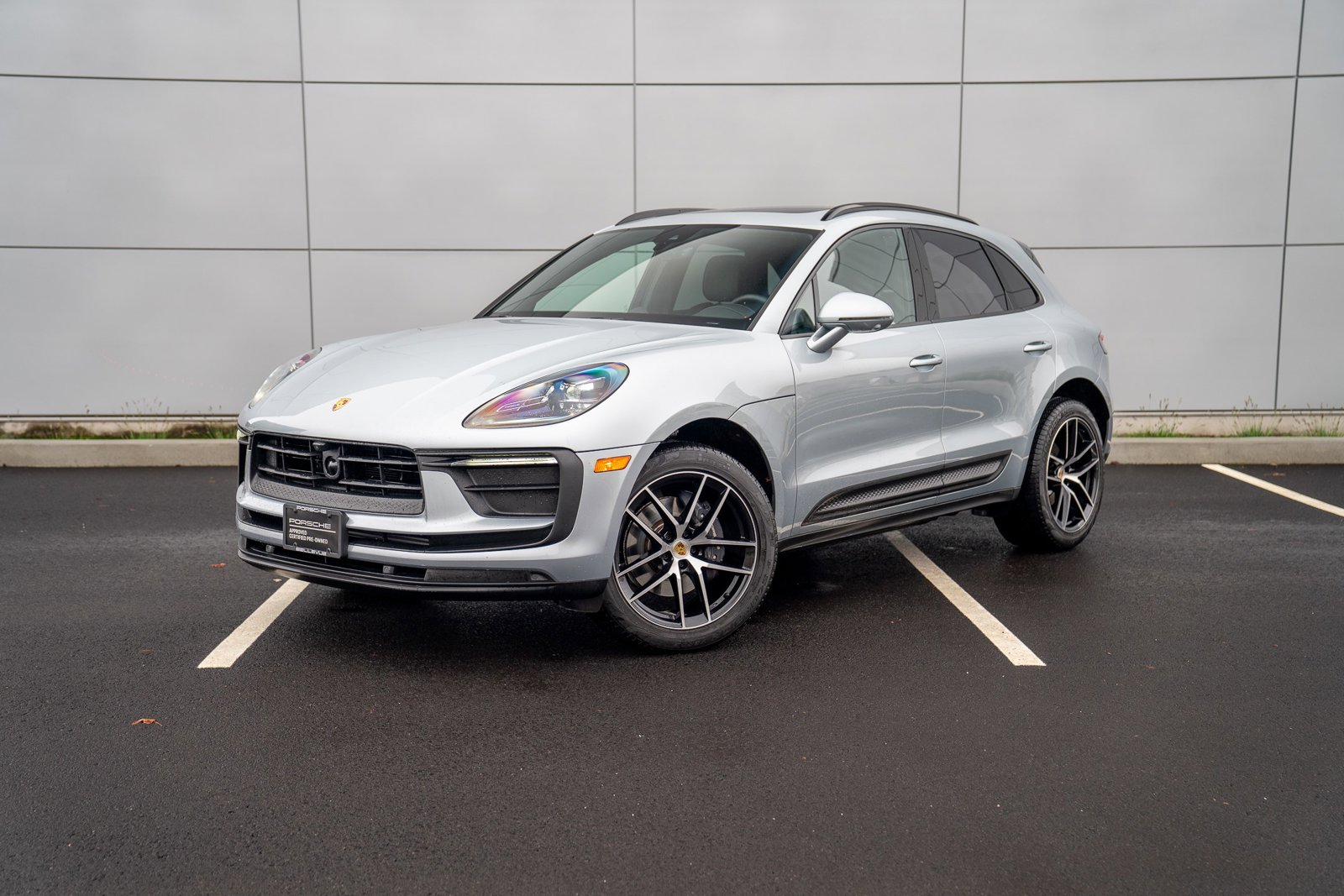 2025 Porsche Macan T