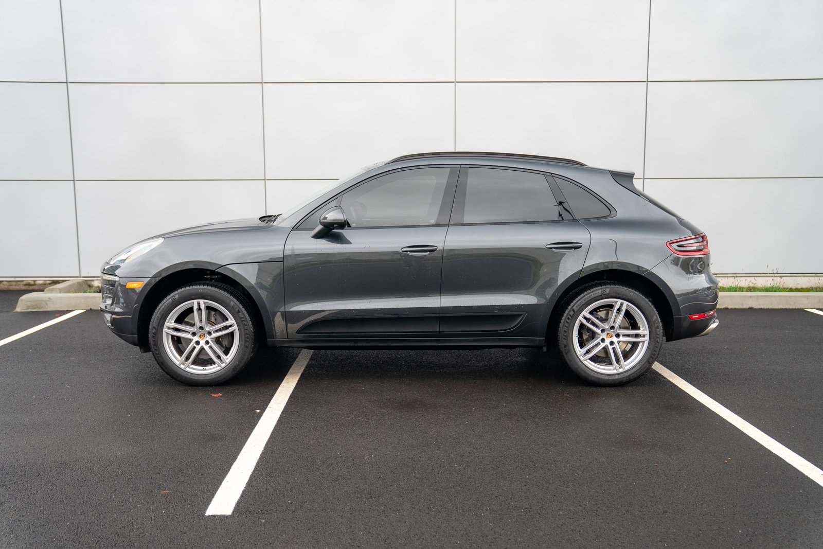 2018 Porsche Macan photo 2