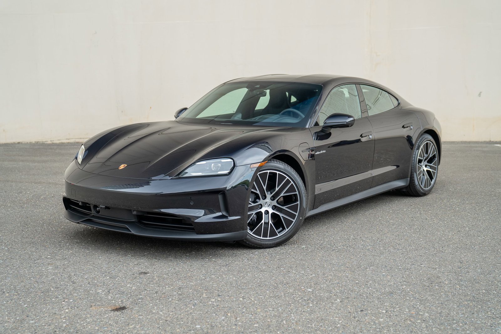 2025 Porsche Taycan -'s photo