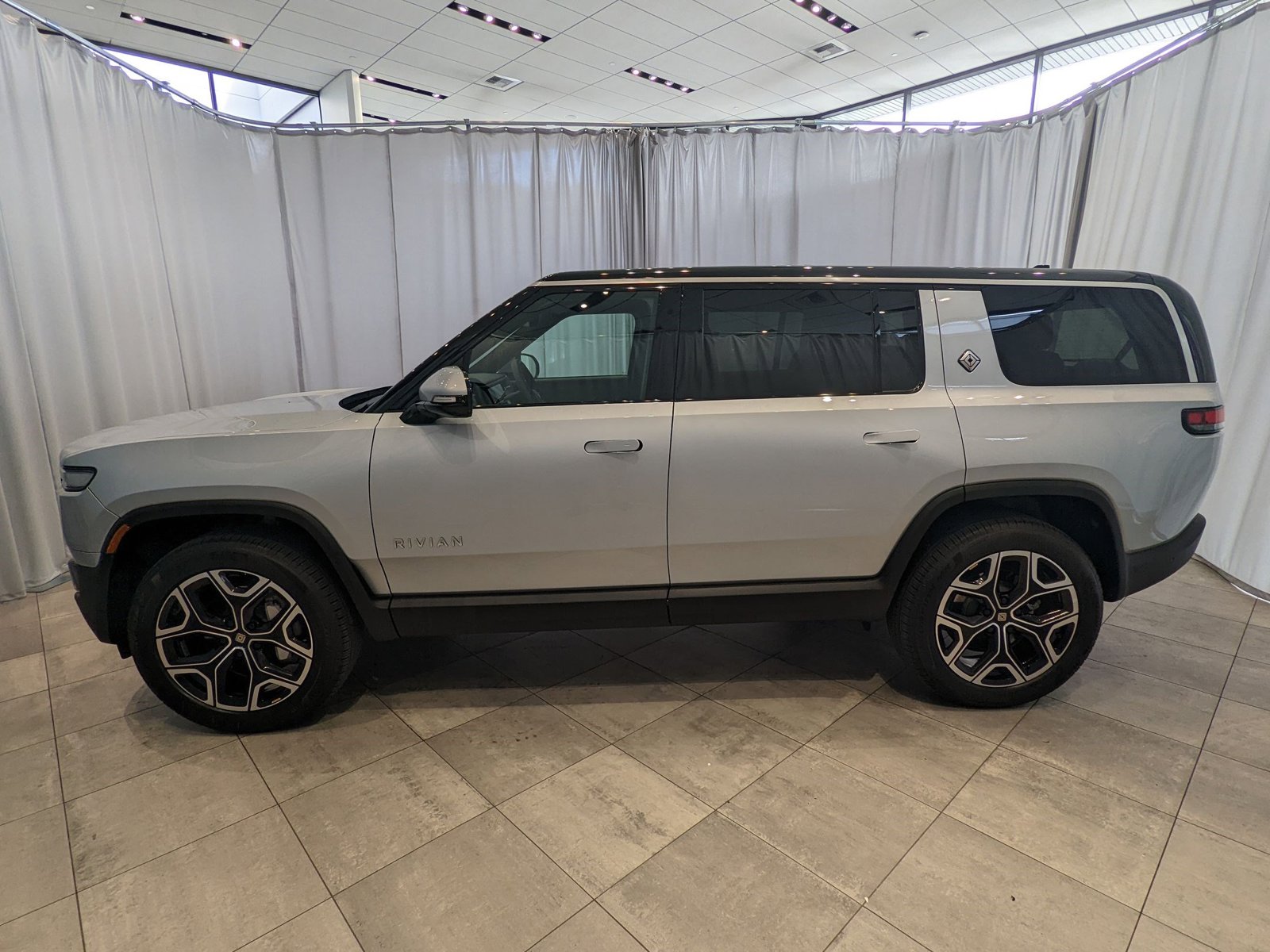Used 2025 Rivian R1S Adventure with VIN 7PDSGBBA1SN046604 for sale in Bellevue, WA