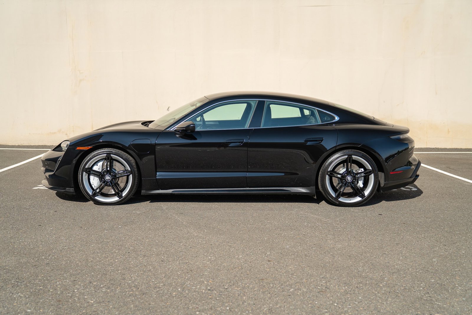 2020 Porsche Taycan Turbo photo 2