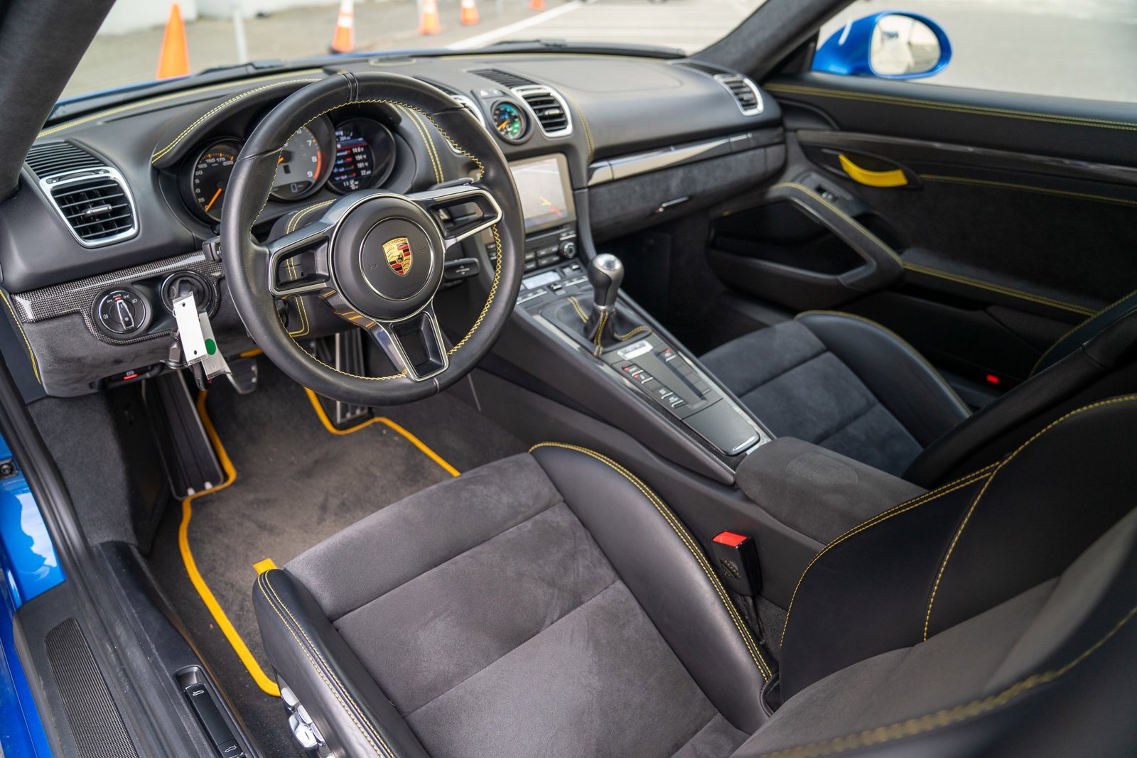 2016 Porsche Cayman GT4 photo 3