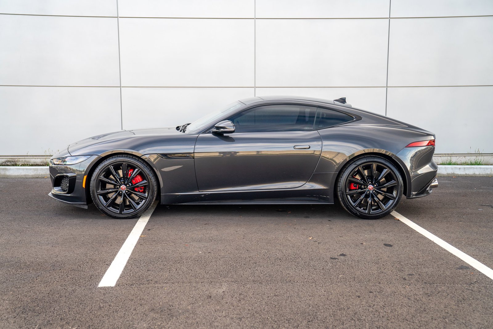 2023 Jaguar F-TYPE R photo 2