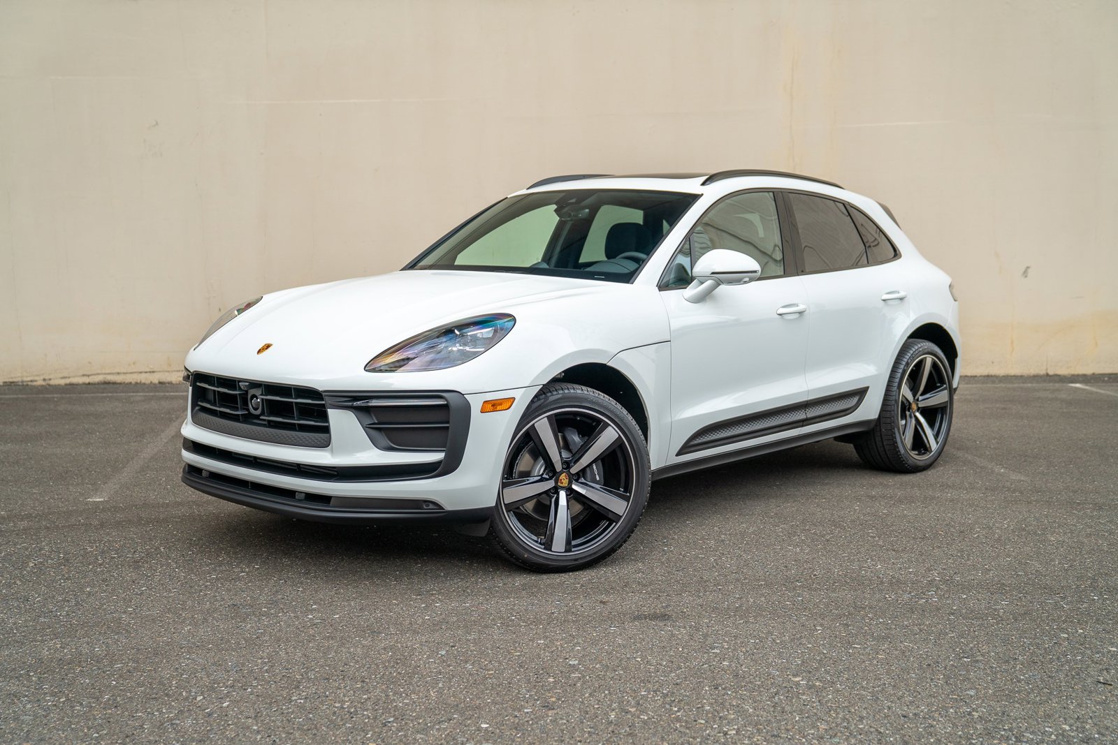2025 Porsche Macan T's photo