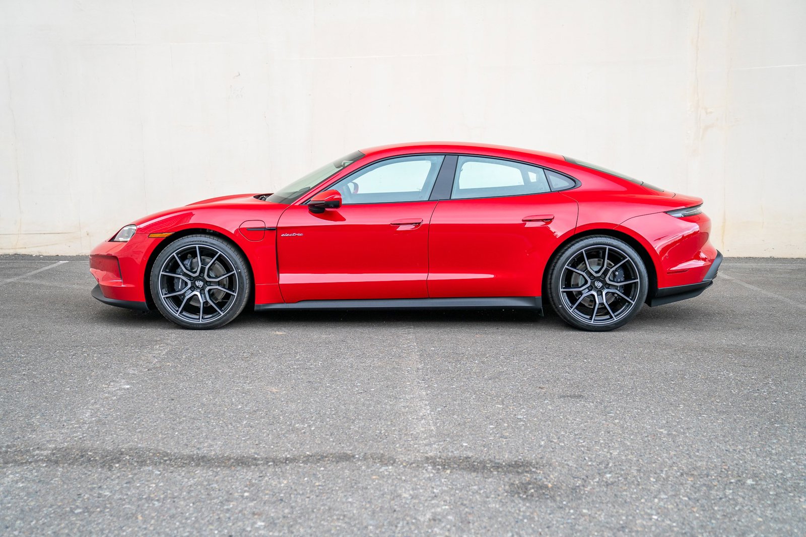 2025 Porsche Taycan 4 photo 2