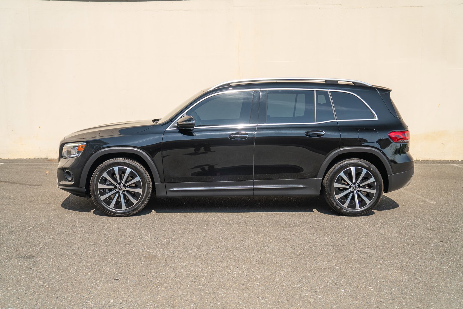 2022 Mercedes Benz GLB 250 photo 2