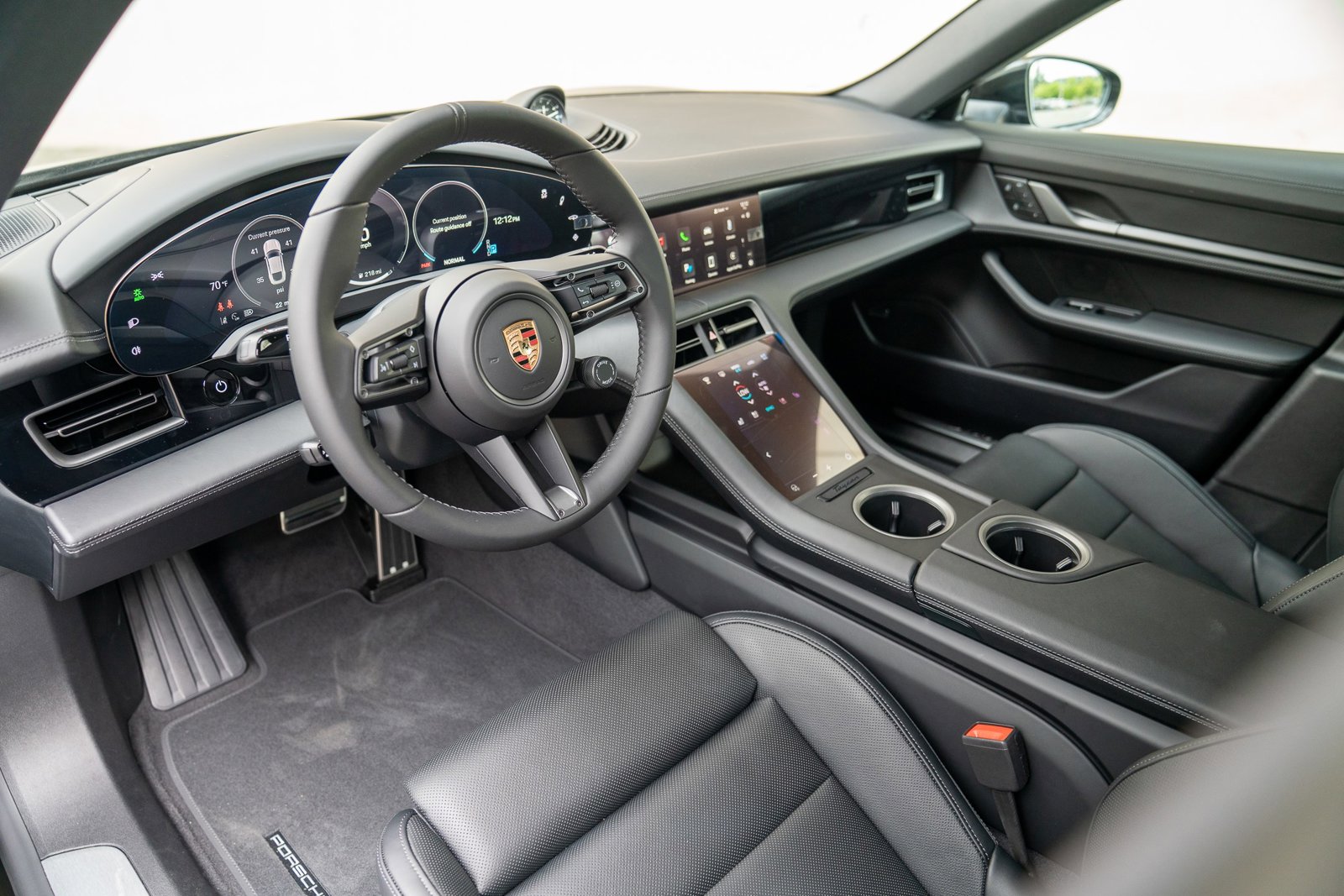 2025 Porsche Taycan 4 photo 4