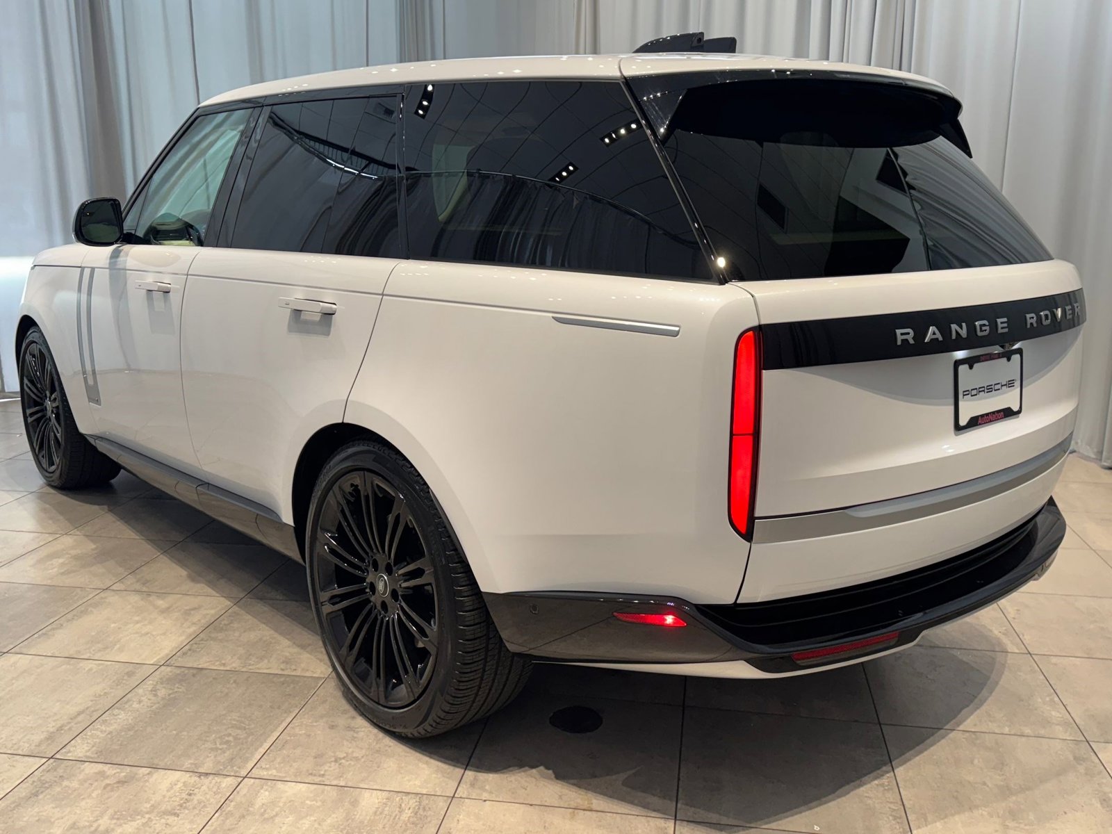 2024 Land Rover Range Rover Autobiography photo 3