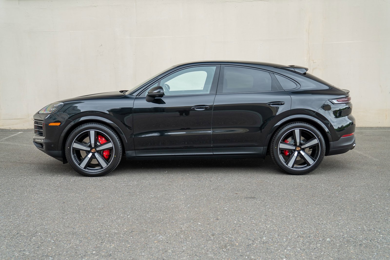 2025 Porsche Cayenne Coupe S photo 2