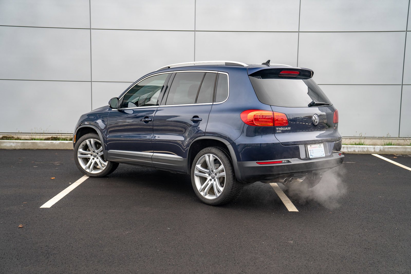2016 Volkswagen Tiguan SEL photo 3