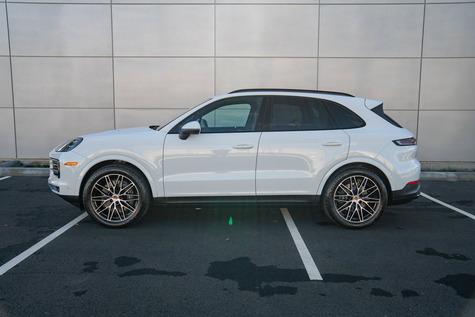 2025 Porsche Cayenne photo 2
