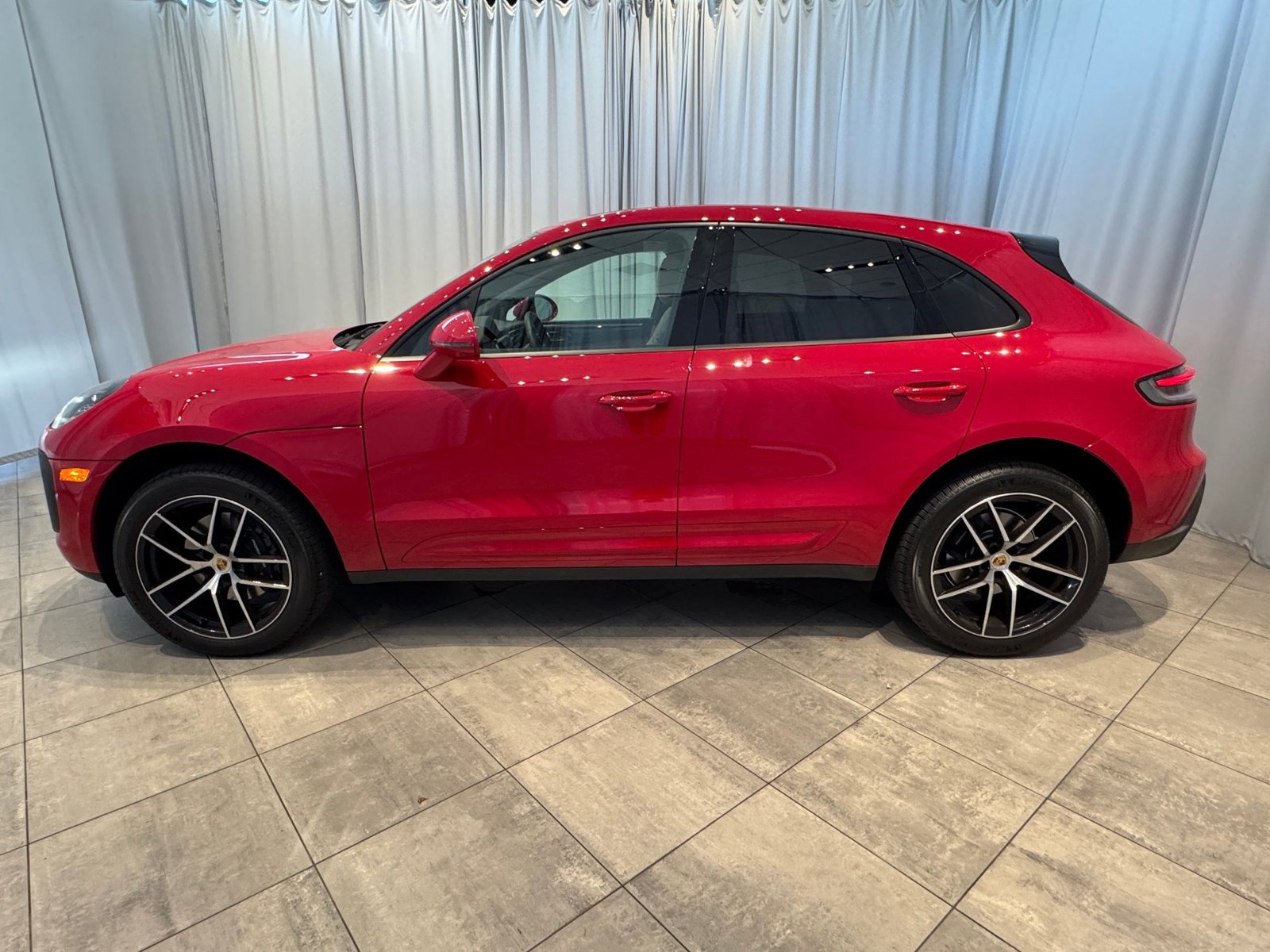 2025 Porsche Macan S photo 2