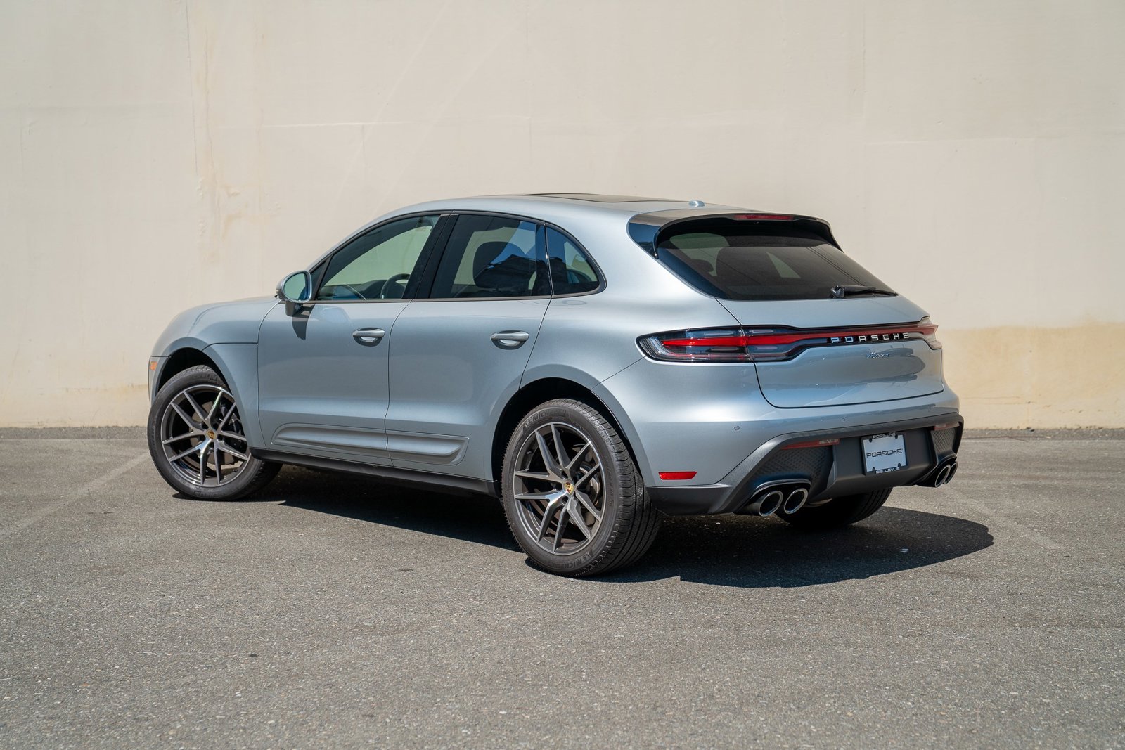 2025 Porsche Macan S photo 2