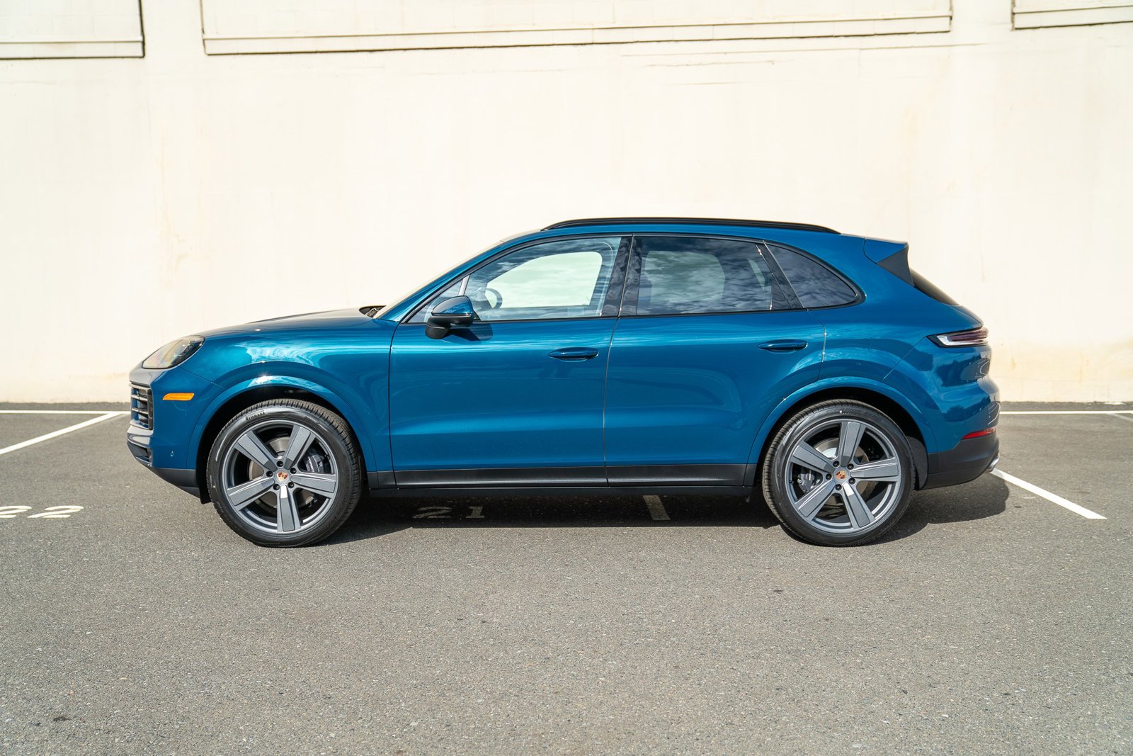 2026 Porsche Cayenne photo 2