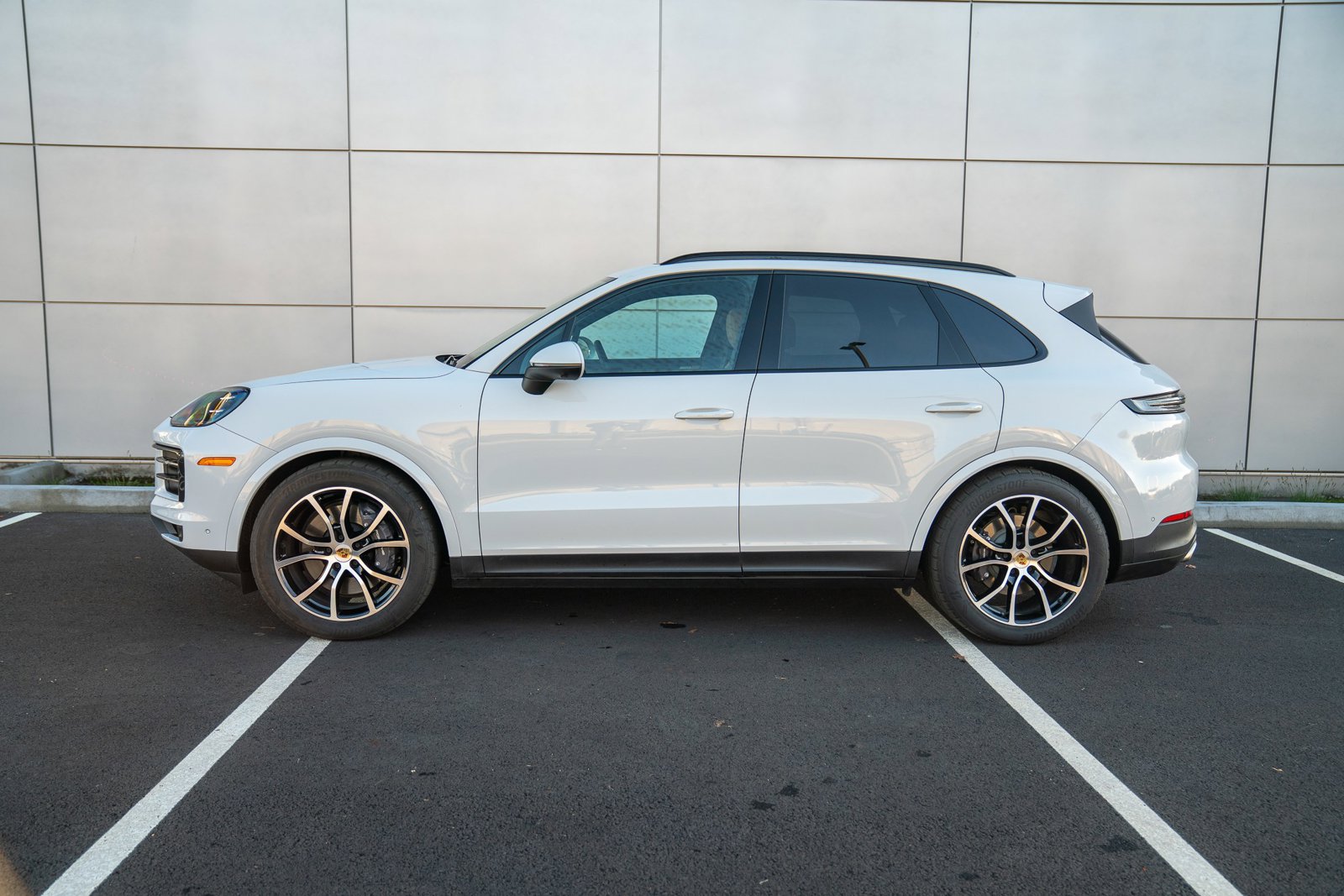 2024 Porsche Cayenne photo 2