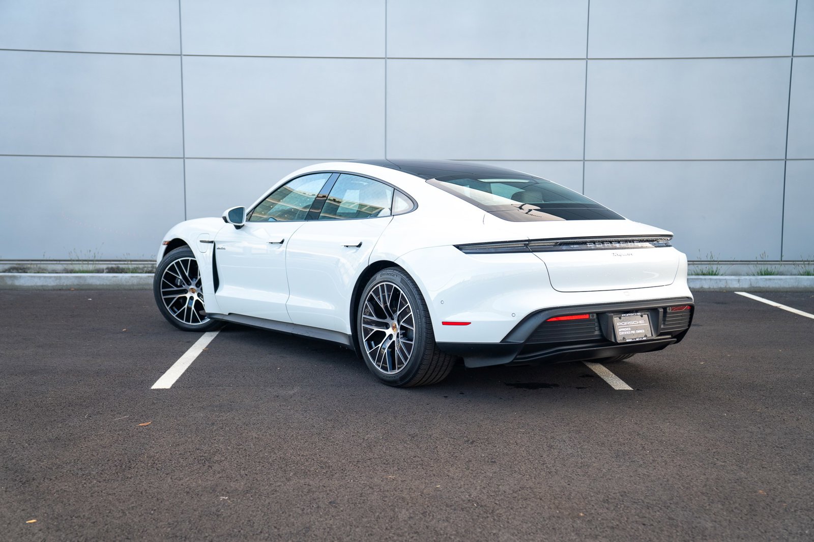 2025 Porsche Taycan 4 photo 3