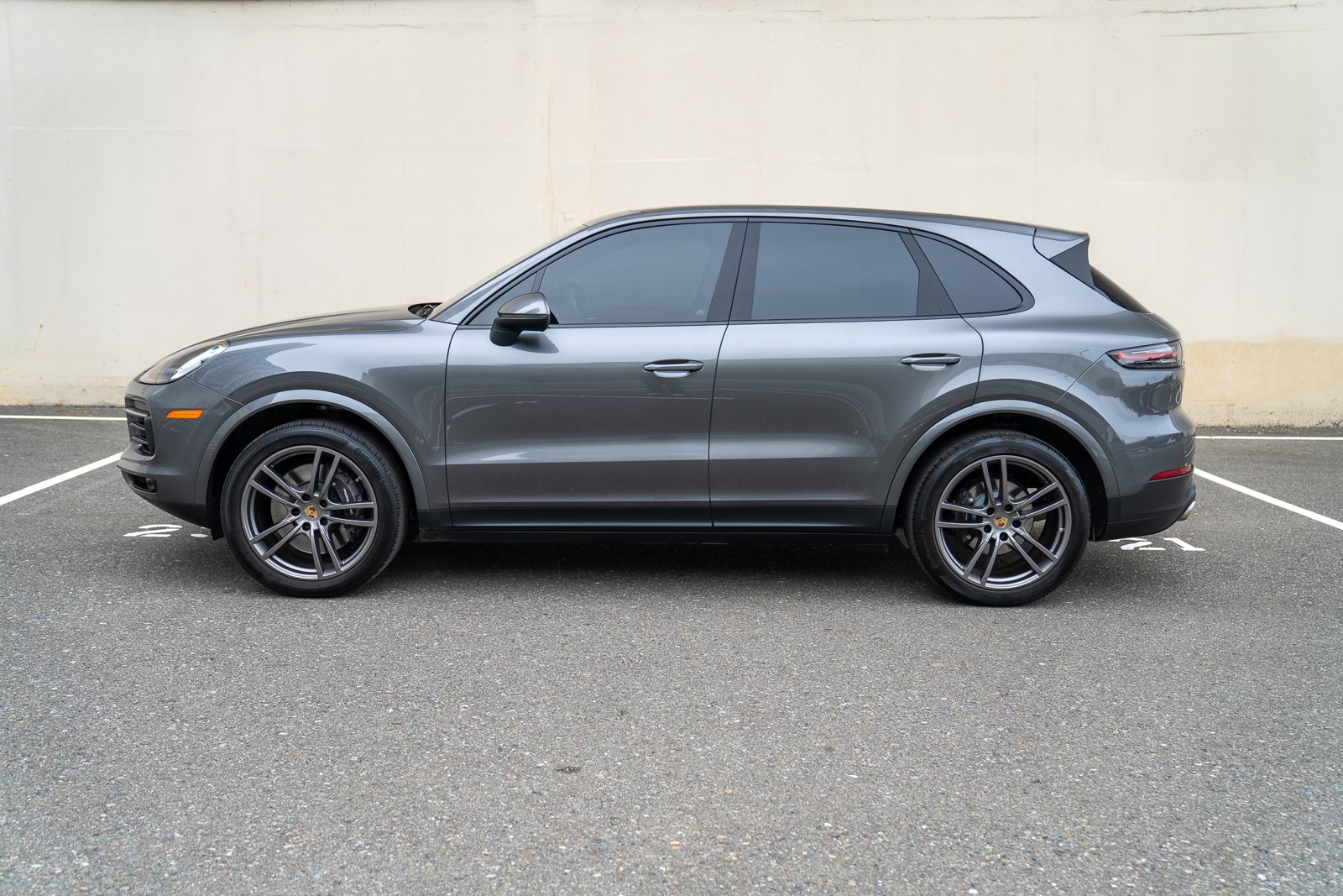 2023 Porsche Cayenne Platinum Edition photo 2