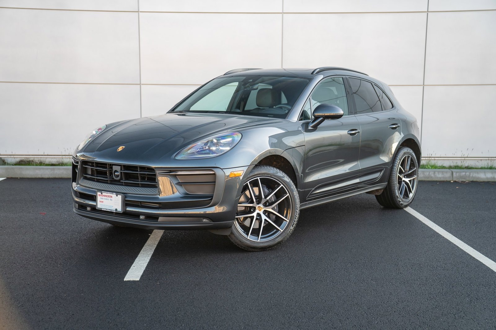 2025 Porsche Macan's photo