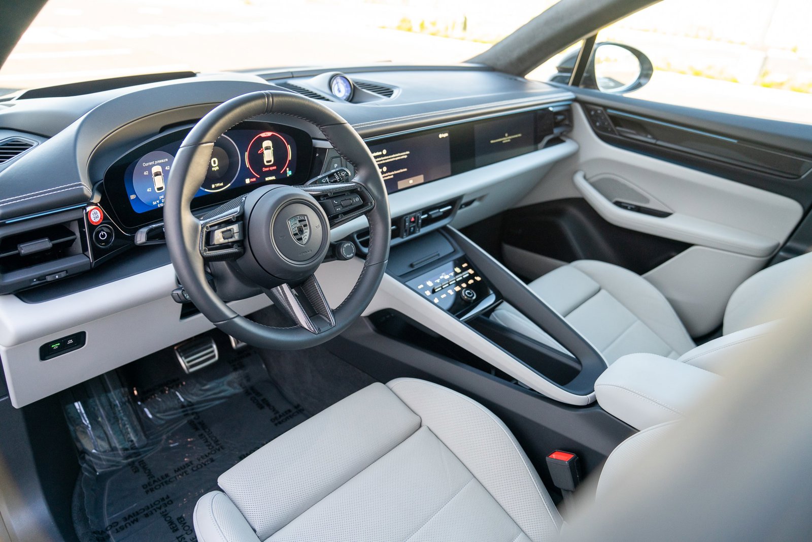 2024 Porsche Macan Electric Turbo photo 4