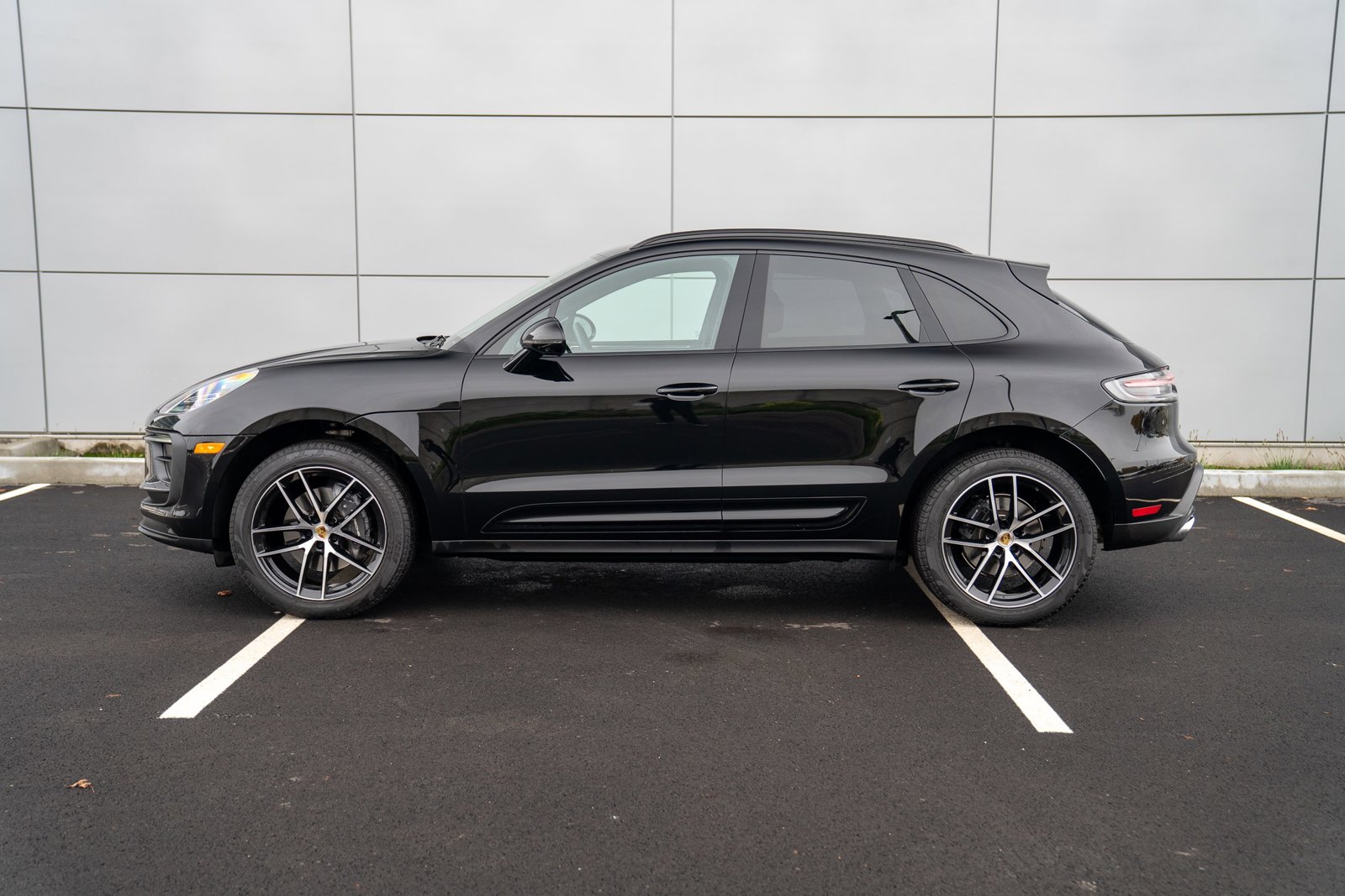 2025 Porsche Macan S photo 2