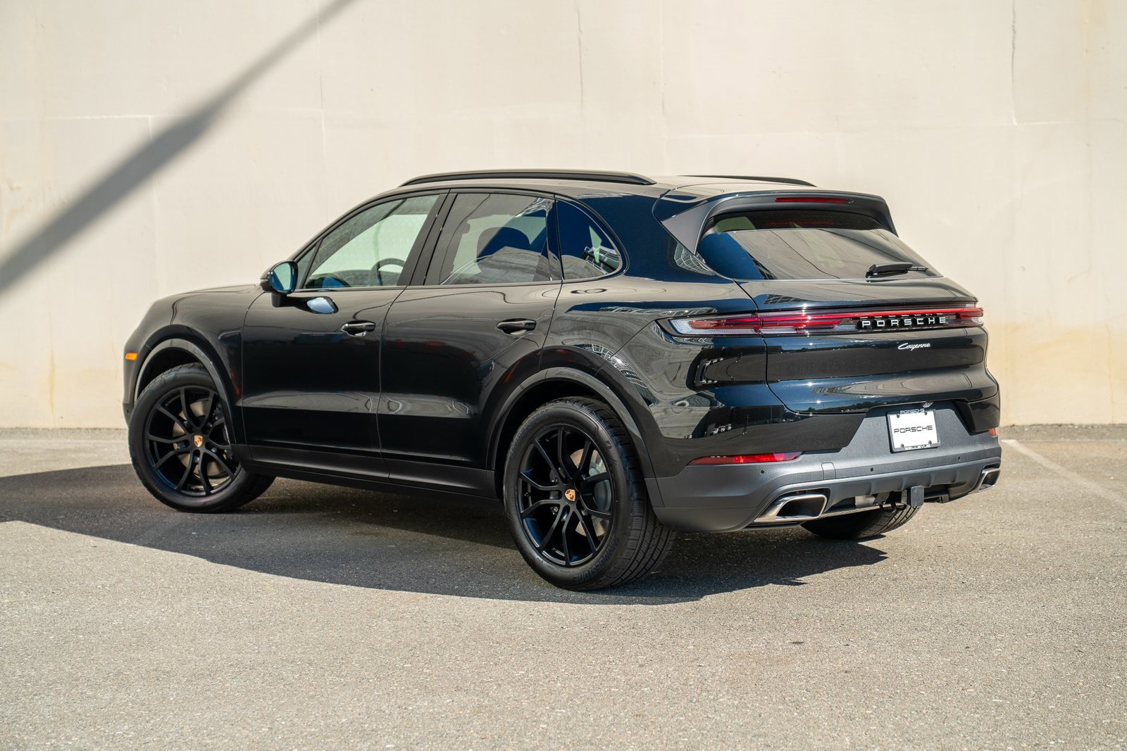 2025 Porsche Cayenne photo 2