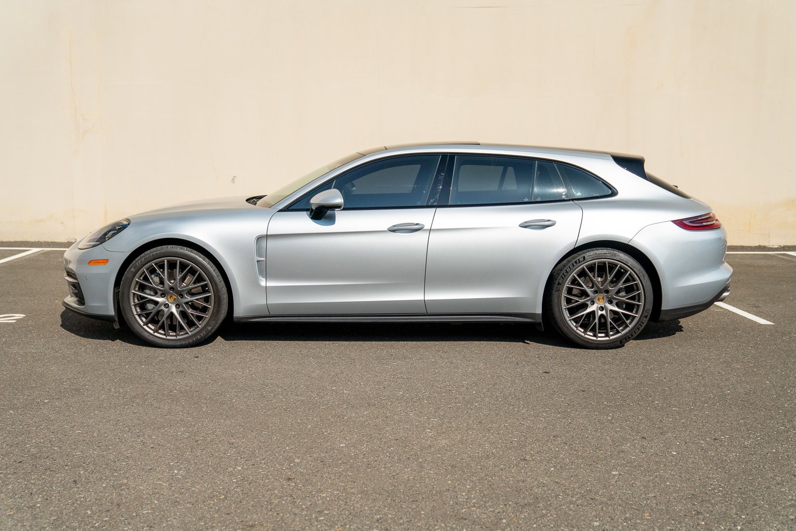 2018 Porsche Panamera Sport Turismo 4S photo 2