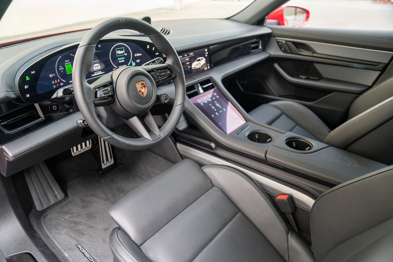 2025 Porsche Taycan Cross Turismo 4S photo 4