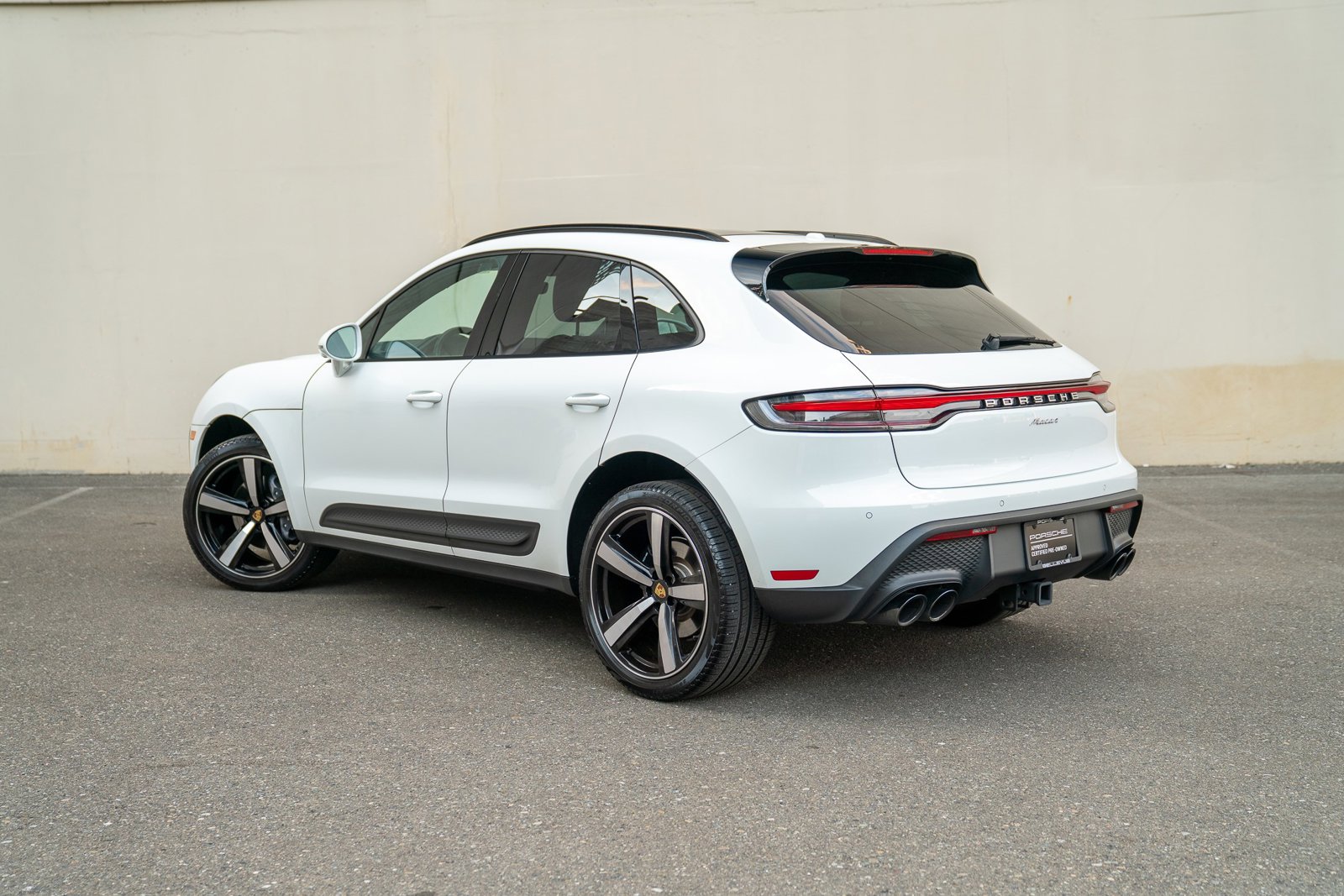 2025 Porsche Macan T photo 2