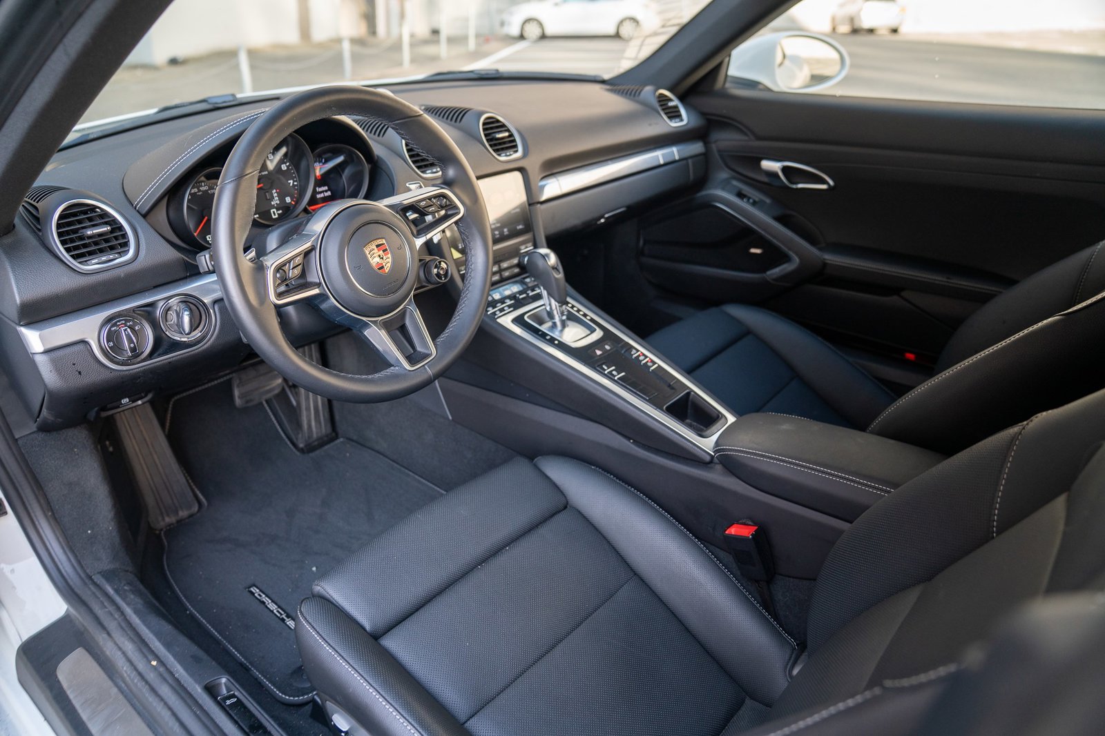 2024 Porsche Cayman photo 4