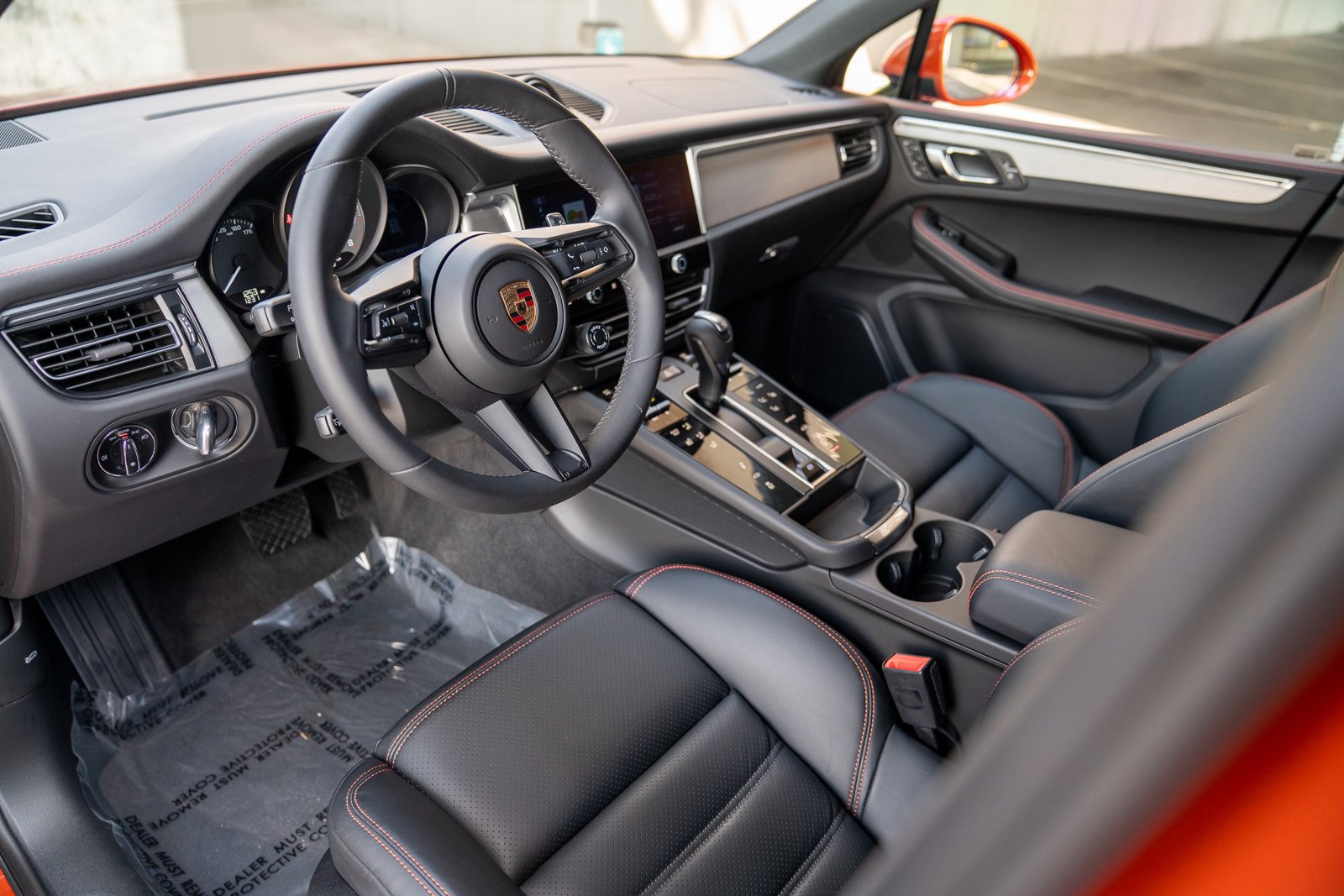 2025 Porsche Macan S photo 4