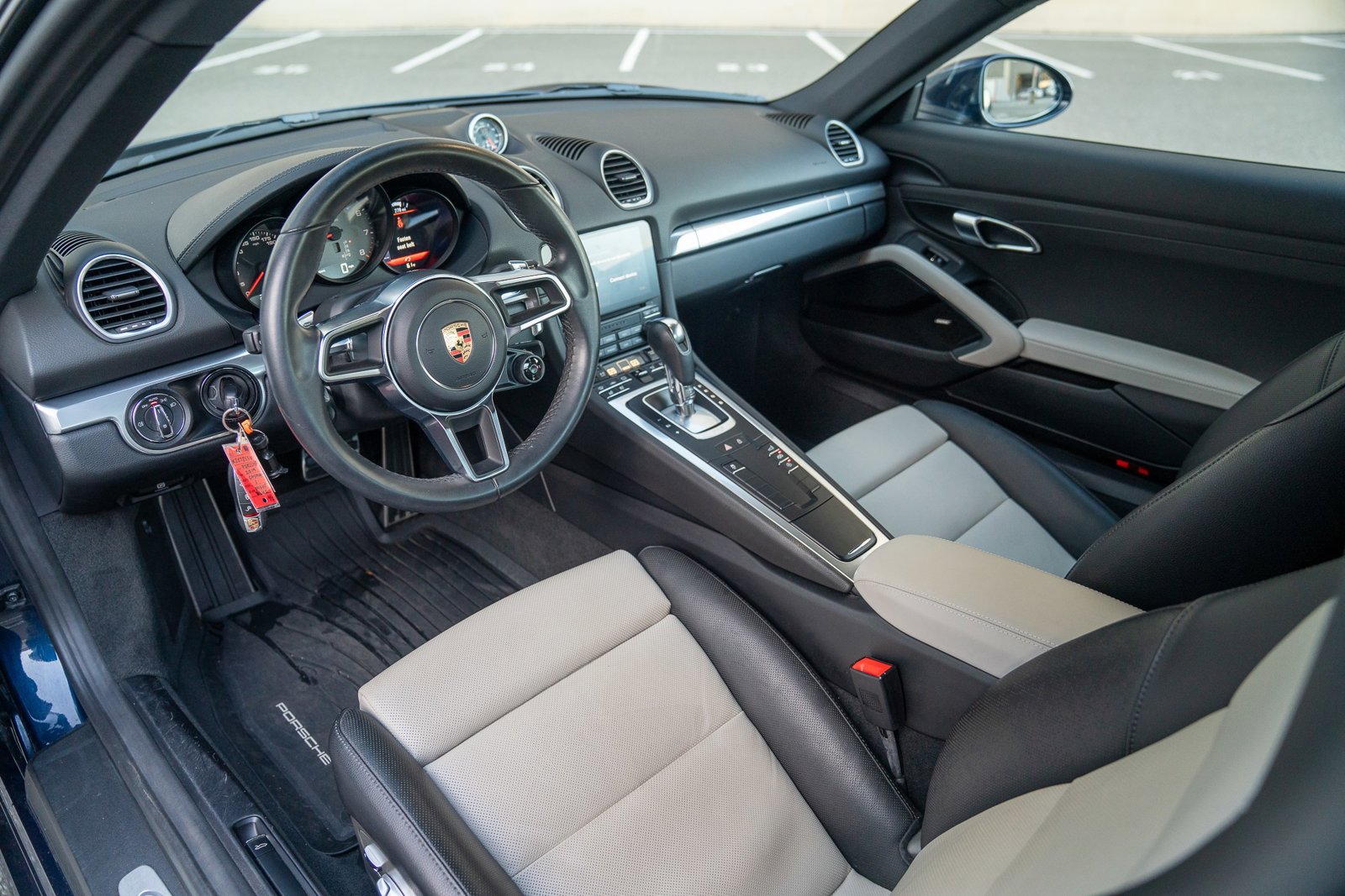 2019 Porsche Cayman S photo 4