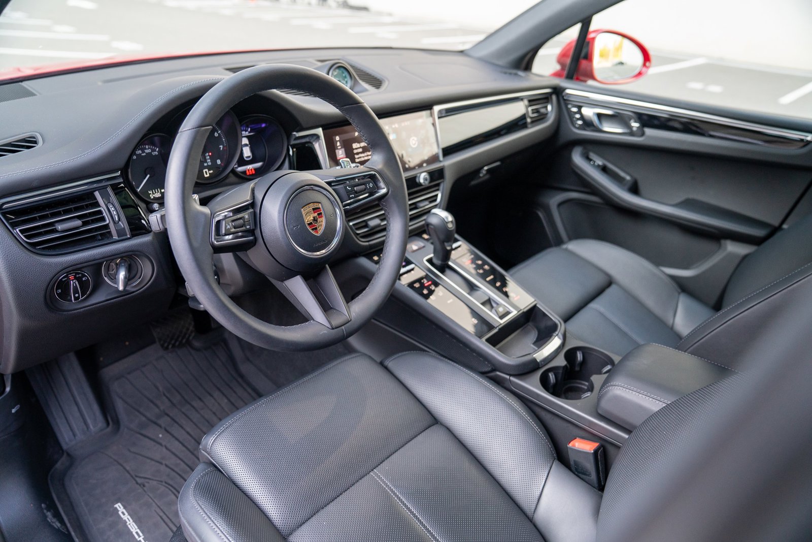 2025 Porsche Macan photo 4