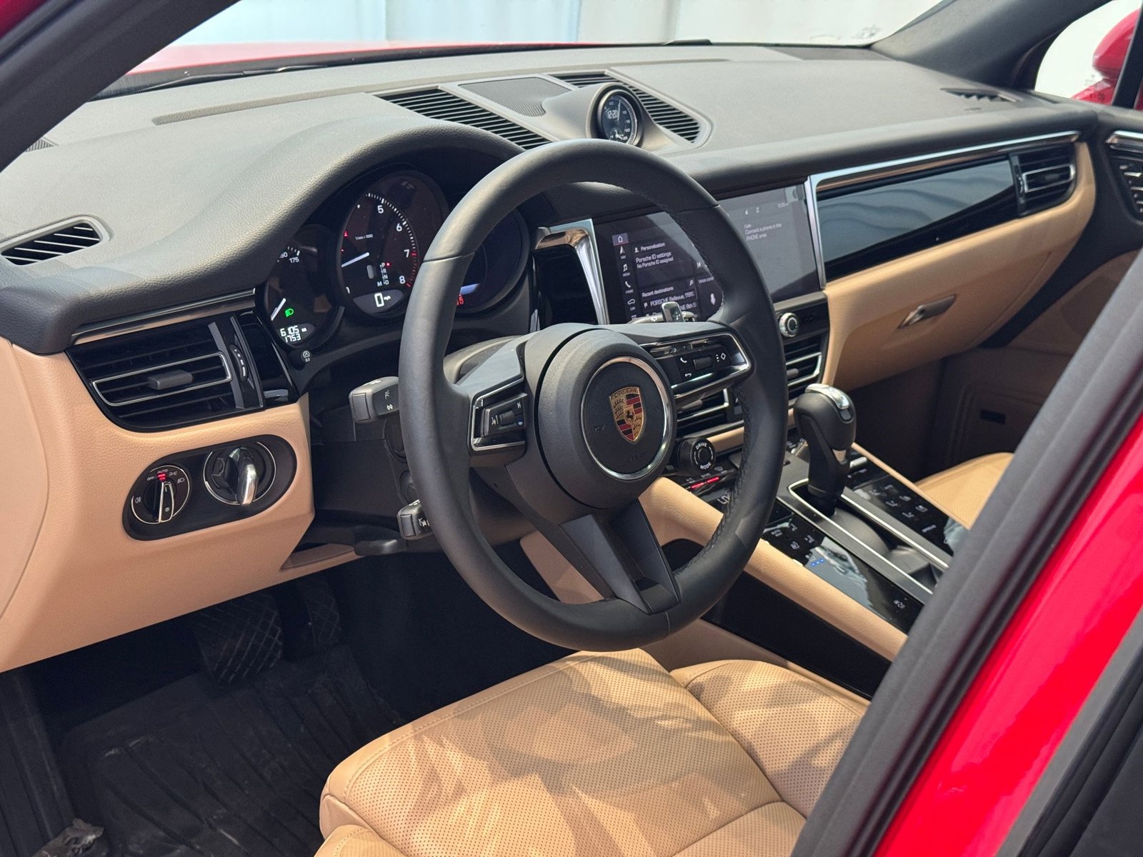 2025 Porsche Macan S photo 4