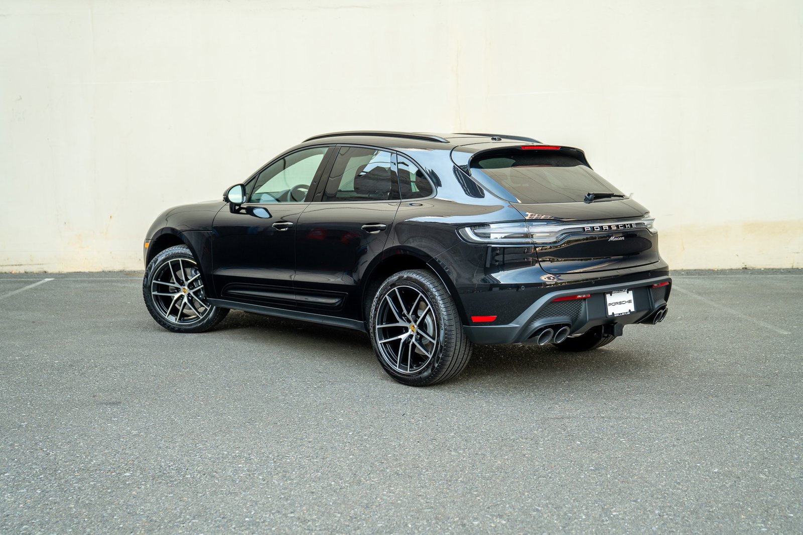 2025 Porsche Macan T photo 3